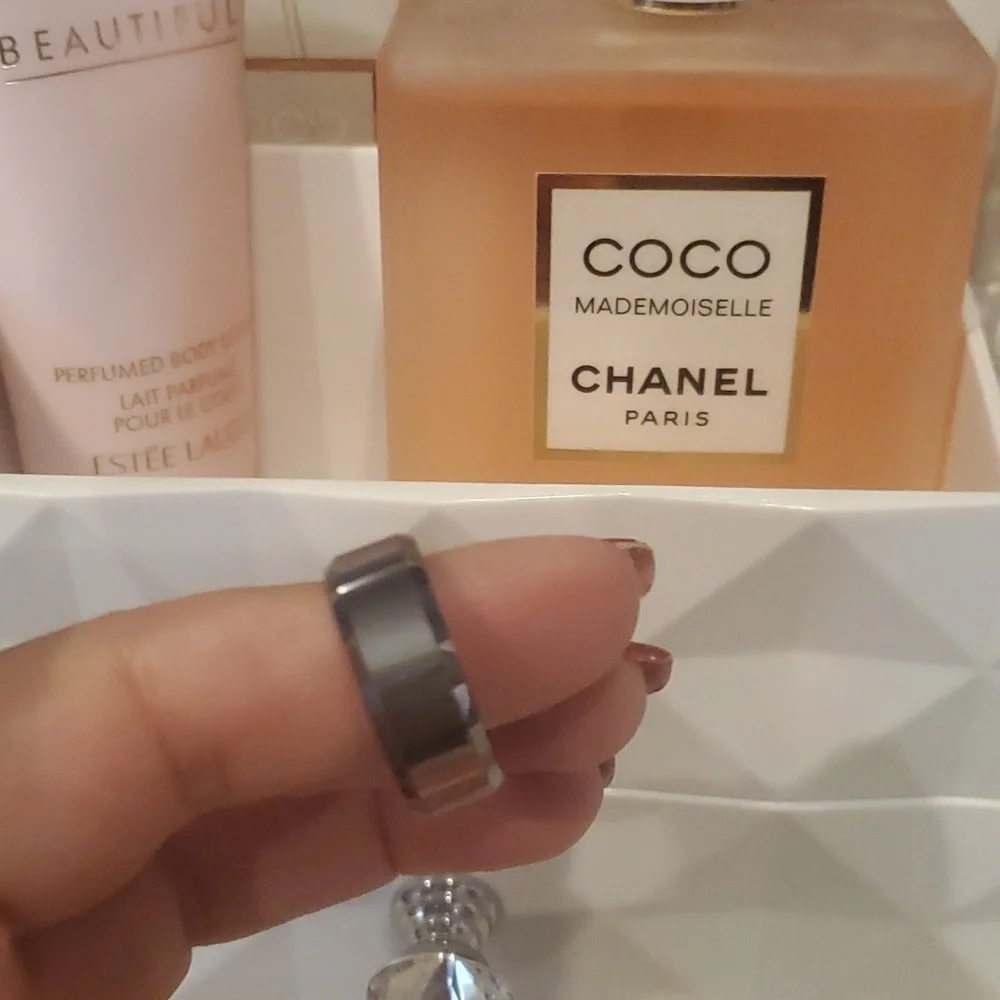 Mens Tungsten Ring - Picture 2 of 4